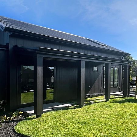 Hillbrook - A Luxurious Guesthouse Ohauiti Екстериор снимка